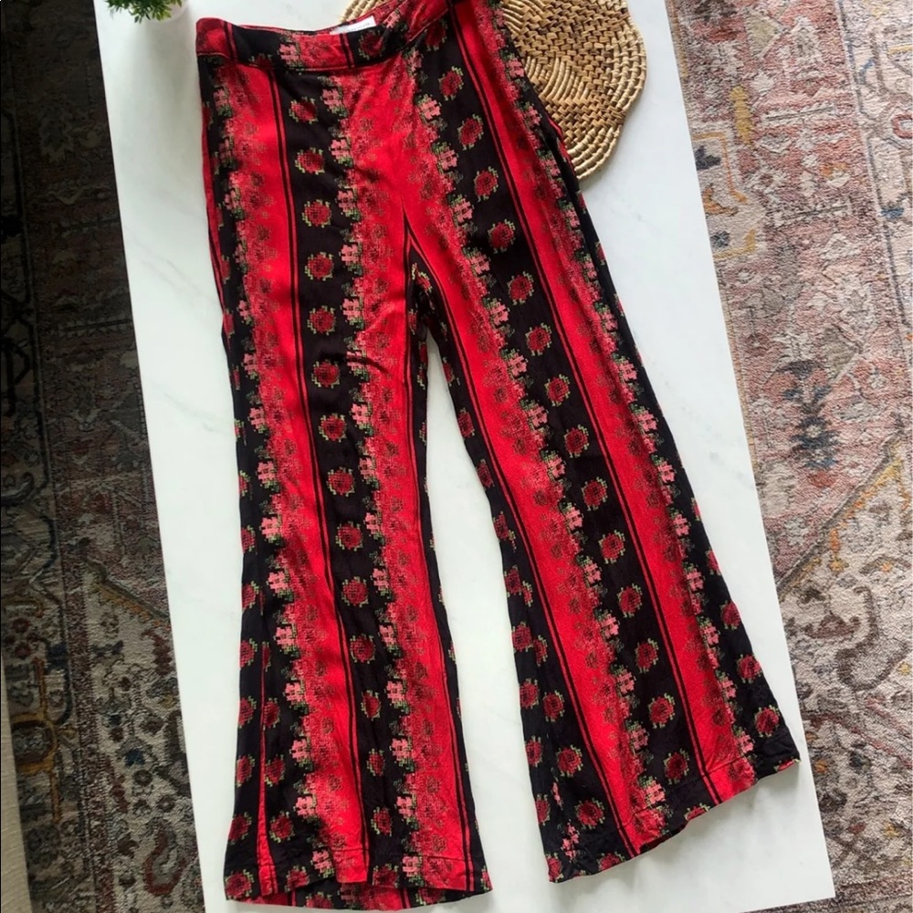 Urban Outfitters | rose flowy pant